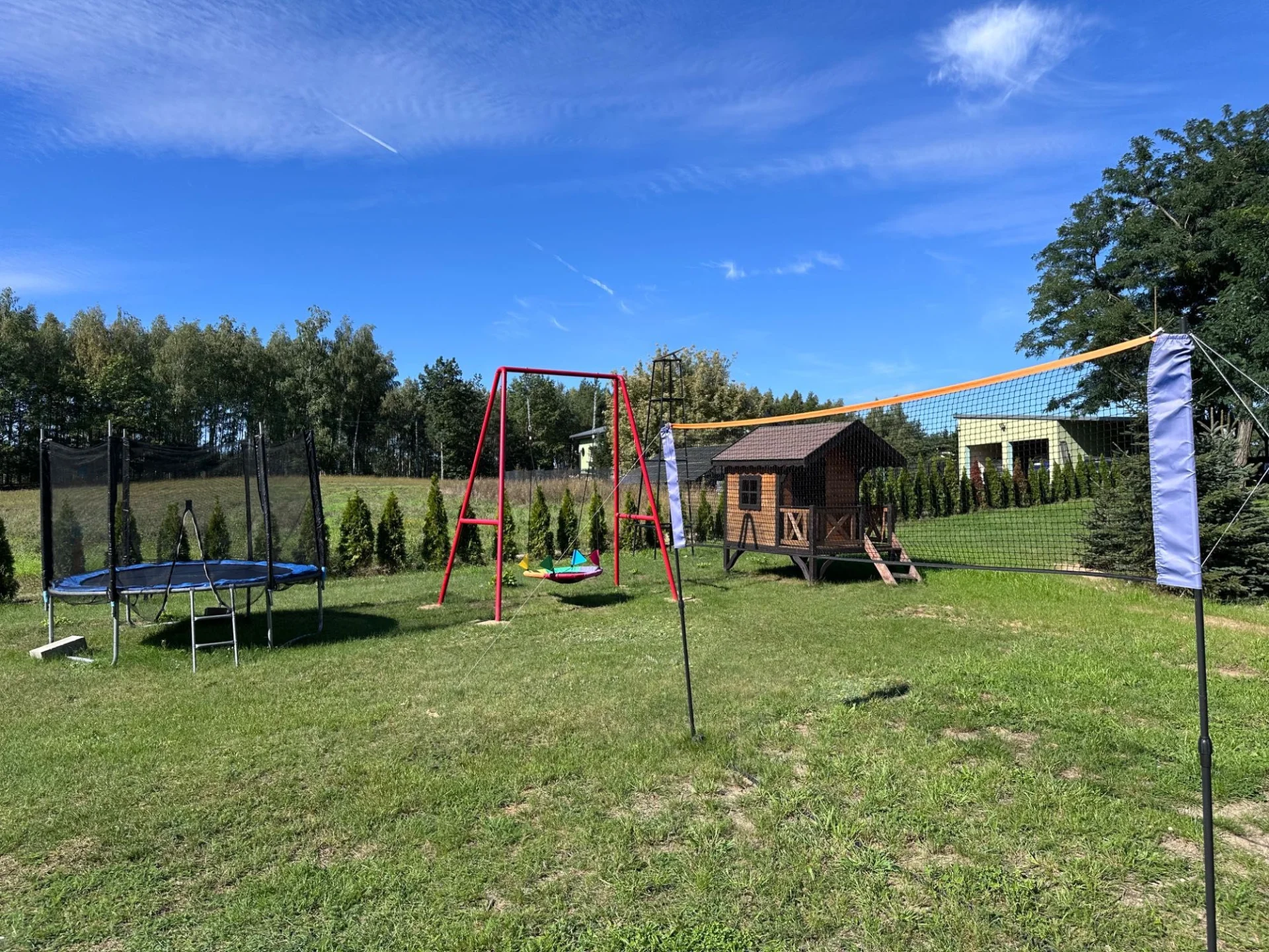 Drewniany Domek na wynajem z jacuzzi sauną kominek dla 4 osób w lesie