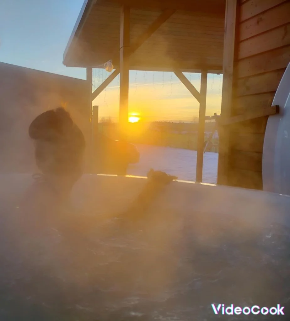 Domek z gorącą balią jacuzzi oraz sauną Kaszuby staw