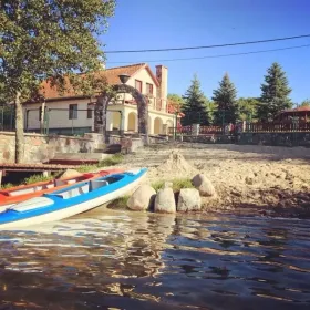 MAZURY dom nad jeziorem na Mazurach, wieś mazurska, pomost, sauna ryby