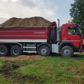 Czteroośka wywrotka wywóz ziemi gruzu transport kruszyw