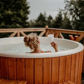 Babiogórska Chata - góralska chata z bali z jacuzzi i sauną