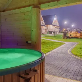 Domki z prywatnym jacuzzi i kominkiem noclegi w górach