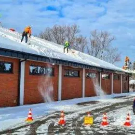 Odśnieżanie dachów ekspresowo.