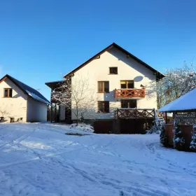 Dom, domek całoroczny nad jeziorem, Kaszuby.